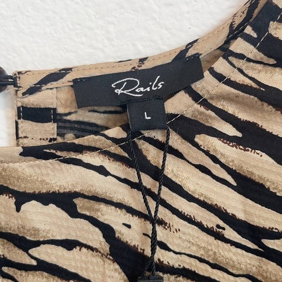 Rails Rozz Animal print black gold Satin blouse L NWT - Picture 8 of 10